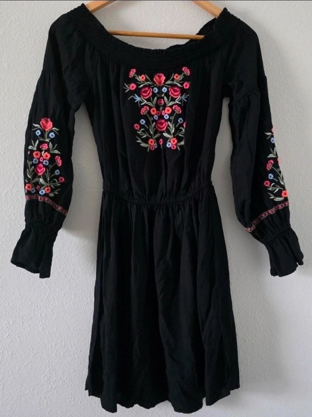 Hollister Black Off-Shoulder Floral Embroidered Long Sleeve Dress